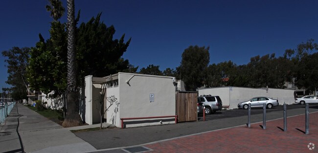Estacionamiento - Neptune Marina Townhomes and Boatslips