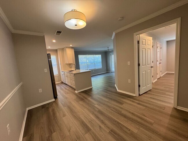 Foto del edificio - Beautifully Updated 1st Floor One Bedroom Condo at The Reserve at Woodbridge-Near Shopping & Medi...