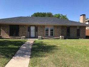 Building Photo - 2805 Parkhaven Dr