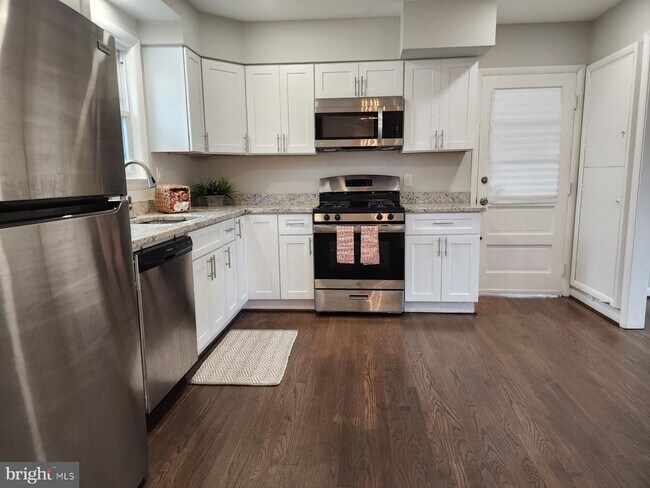 Building Photo - 6915 Briarcliff Dr