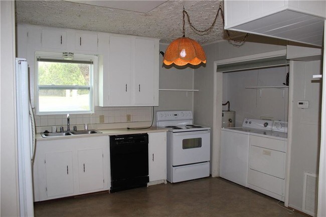 Building Photo - 525 Skyline Summit Vista