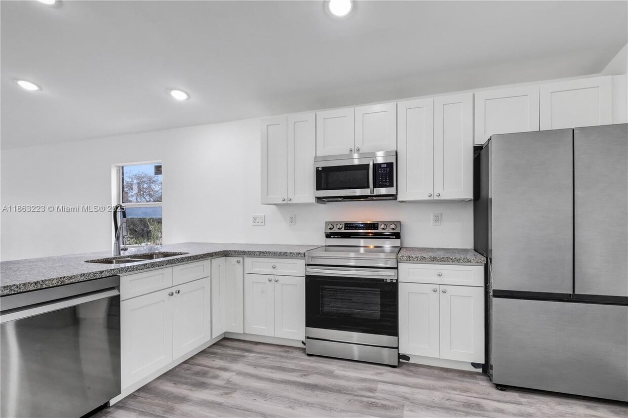 Primary Photo - 7777 NW 8th Ct