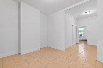 Building Photo - 86 Griffith St