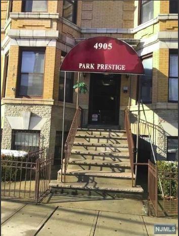 Building Photo - 4905 Park Ave #3D