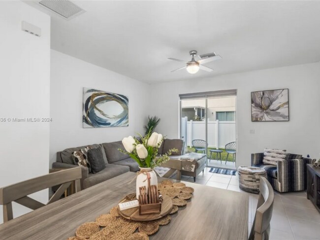 Foto del edificio - 6220 Fairmont Ln