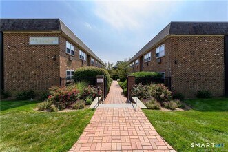 Building Photo - 637 Cove Rd