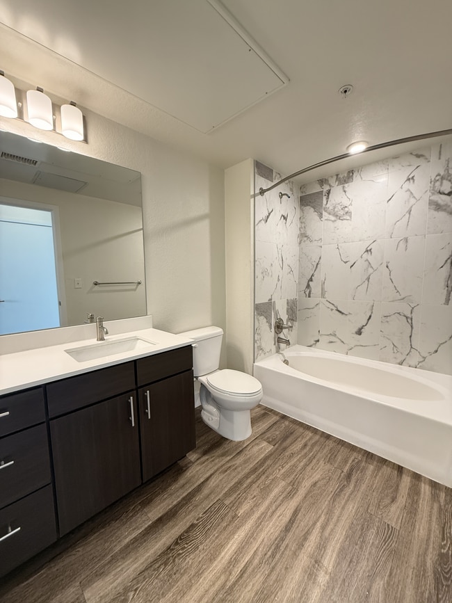 2nd-bathroom-high-line-pointe-2x2-1281-517-mount-evans-2-11-2026.JPG - High Line Pointe