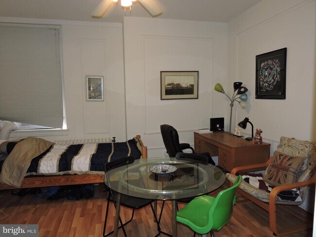 Building Photo - 1324 Locust St