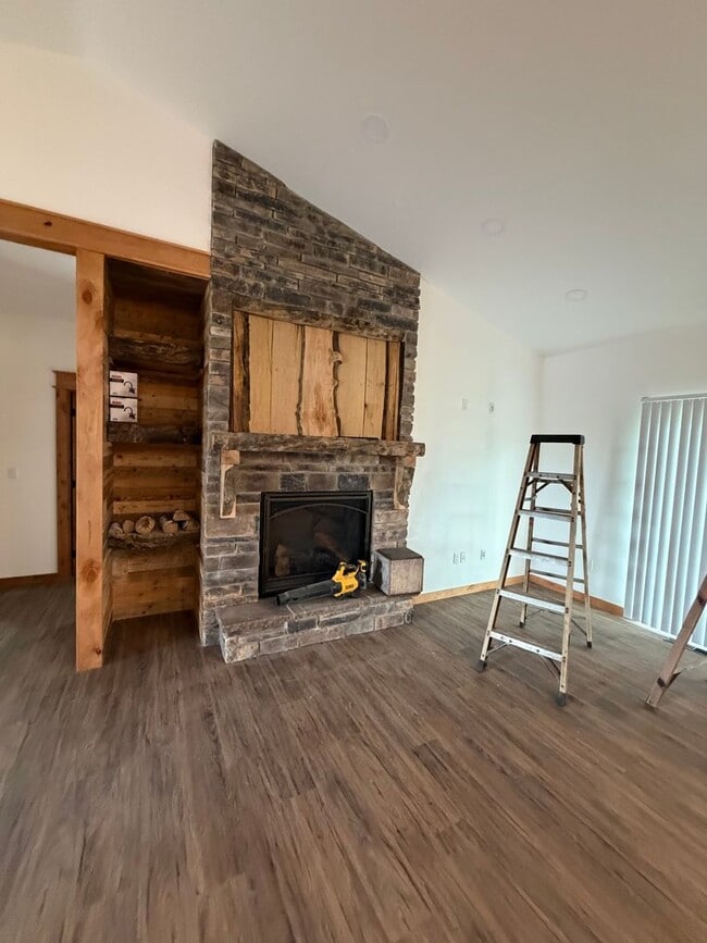 Building Photo - 3 bedroom 2 bath custom home