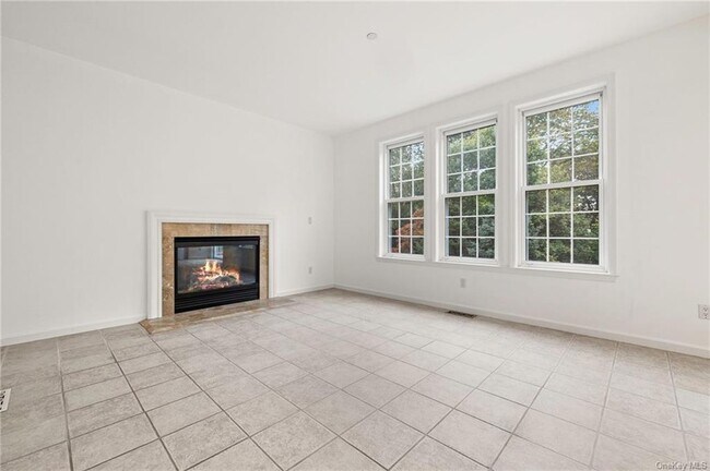 Building Photo - 45 High Point Cir
