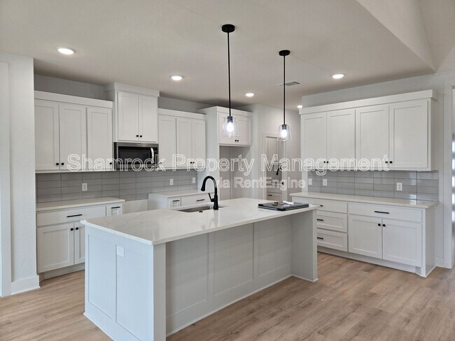 Foto del edificio - 9900 Ridings Dr