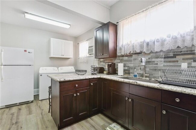 Building Photo - 915 N Tonti St