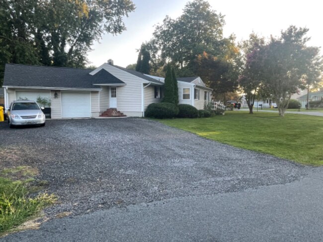 Building Photo - 5915 Rockhold Dr