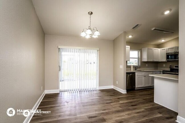 Foto del edificio - 2101 NE 7th Pl, Cape Coral, FL 33909