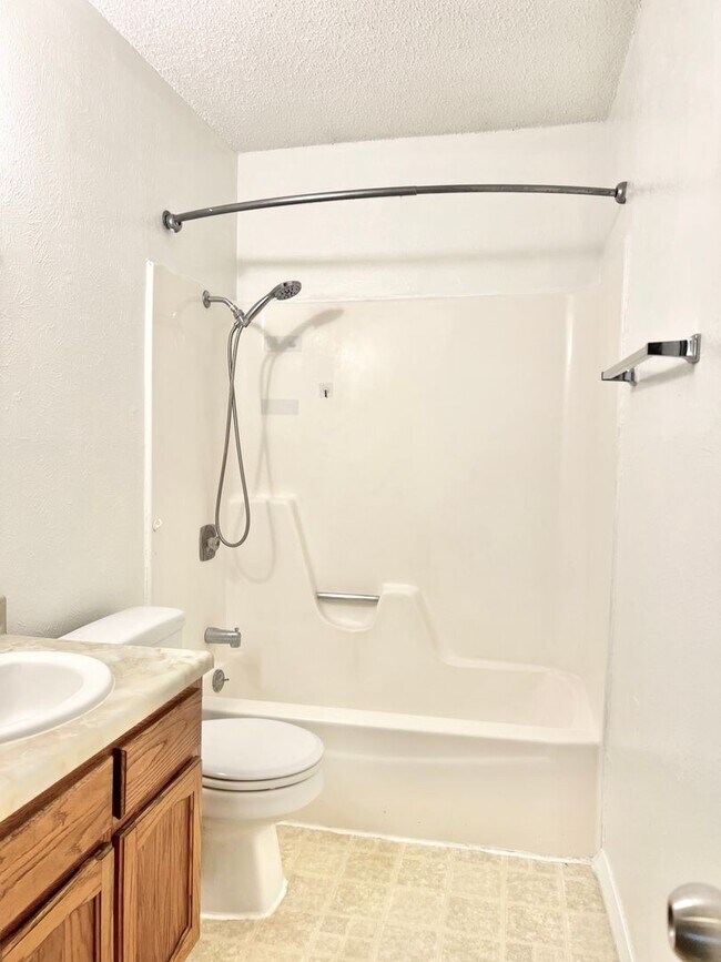 Foto del edificio - OPEN HOUSE 11/13/2023 1pm - 2pm