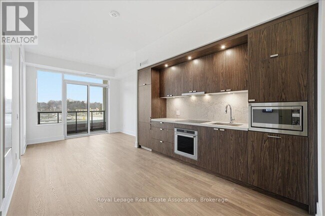 Building Photo - 259 The Kingsway