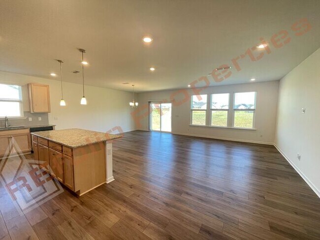 Building Photo - Beautiful 4 Bedroom 2 Bathroom Ranch House...