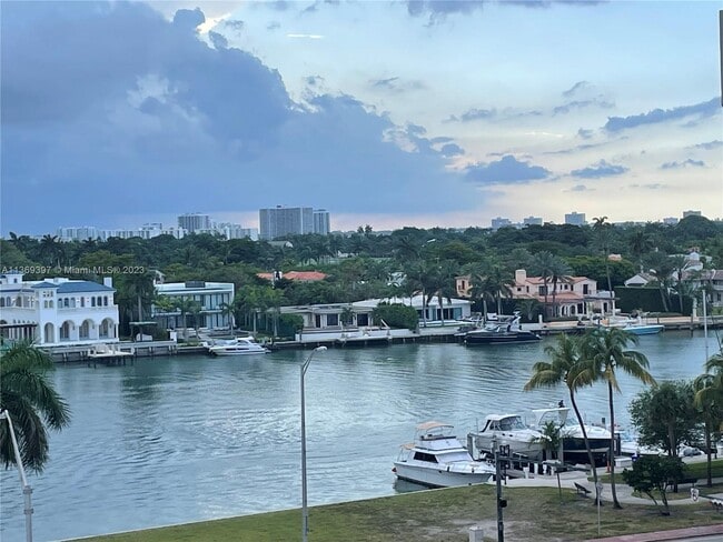 Building Photo - 5313 Collins Ave