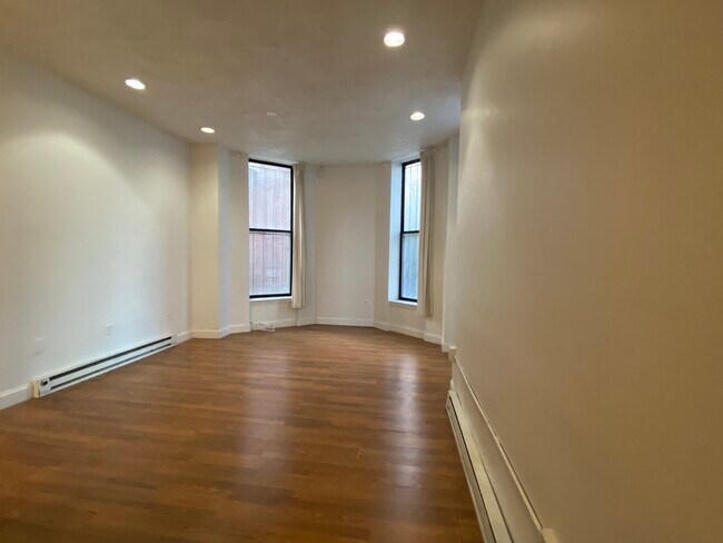 Building Photo - 537 Columbus Ave