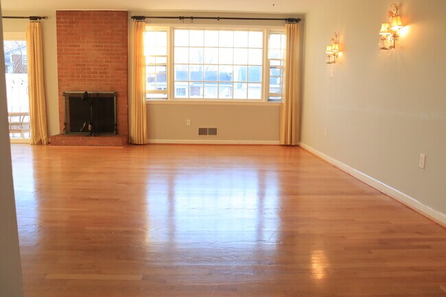 Building Photo - 5801 Bucknell Terrace