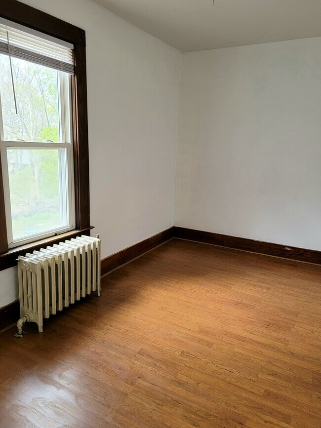 Building Photo - 629 lemoyne av