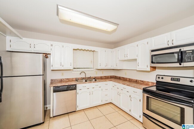 Building Photo - 202 Annetta Cir