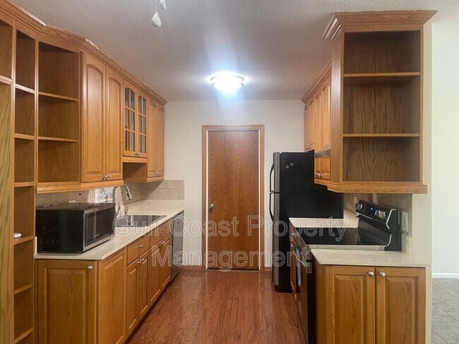 Building Photo - 220 Avalon Rd