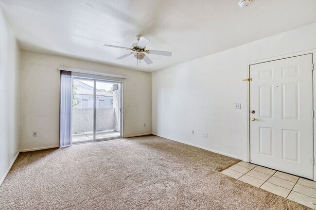 Foto del edificio - 1 Bedroom 2nd Floor Unit With Balcony!