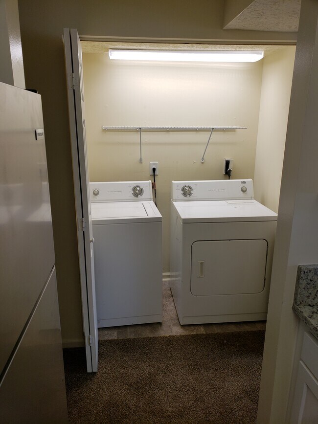 Washer & Dryer in unit - 83 E Grandview Ave