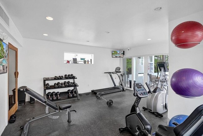 Foto del edificio - 1359 N Ocean Blvd