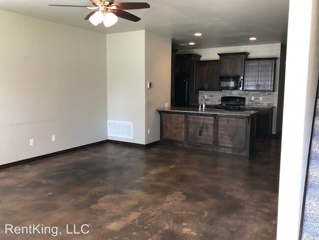 Building Photo - 4 br, 4.5 bath House - 830 Monnett Ave