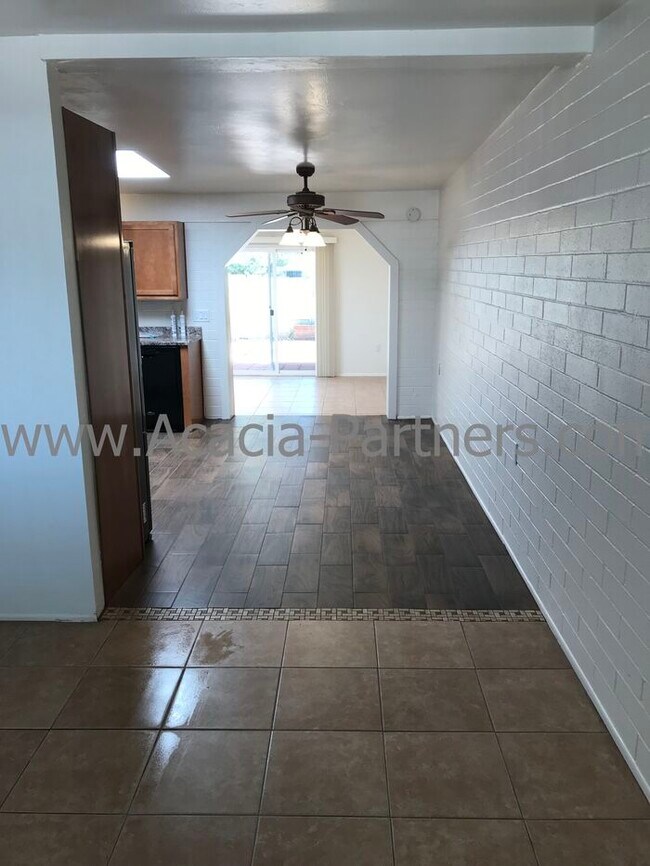 Foto del edificio - 1666 E Irvington Rd