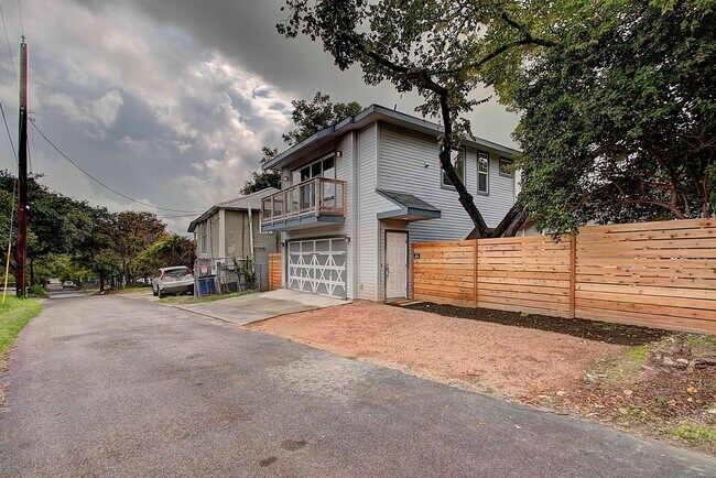 Building Photo - Charming Garage Apartment: Your Private Re...
