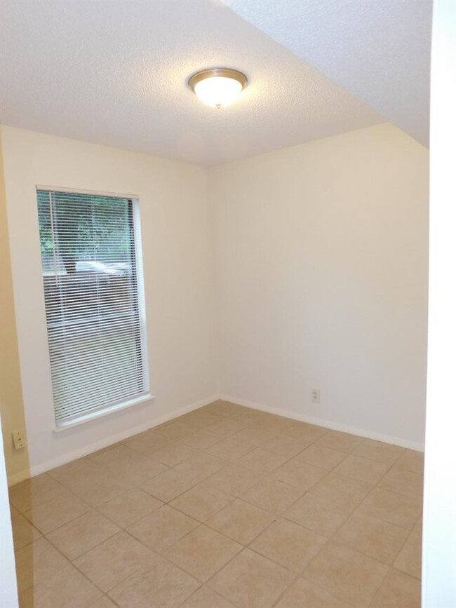 Building Photo - 8208 Hood Cir