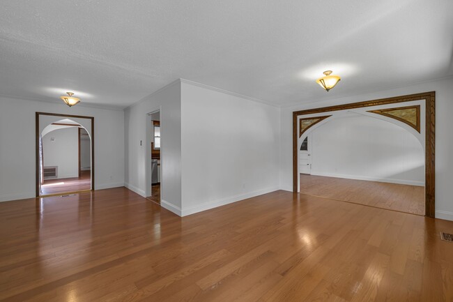 Building Photo - Knoxville 37934 - Charming 4-Bedroom Home ...