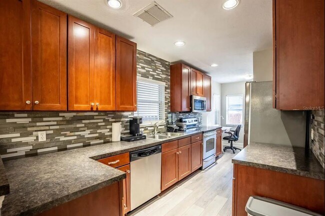 Foto del edificio - 2132 W Spruce St