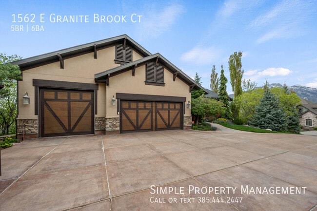Building Photo - Luxurious Fully-Furnished Executive home i...