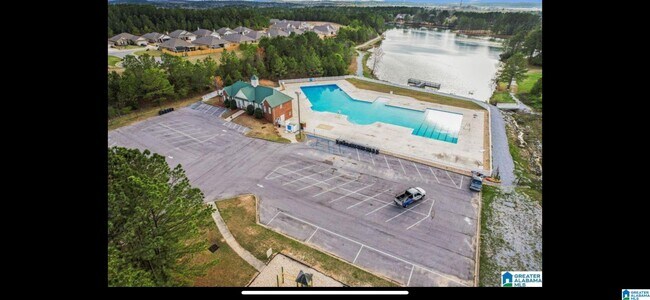 Foto del edificio - 683 Waterford Ln