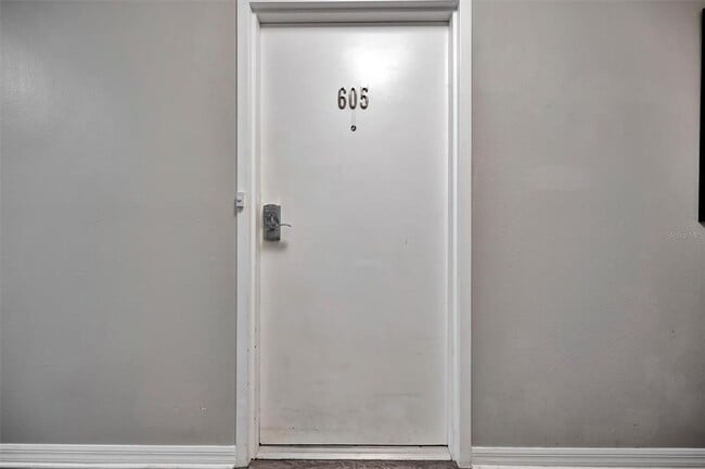 Building Photo - 226 5th Ave N