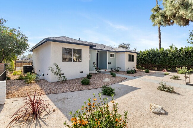 Foto del edificio - 15836 Chatsworth St