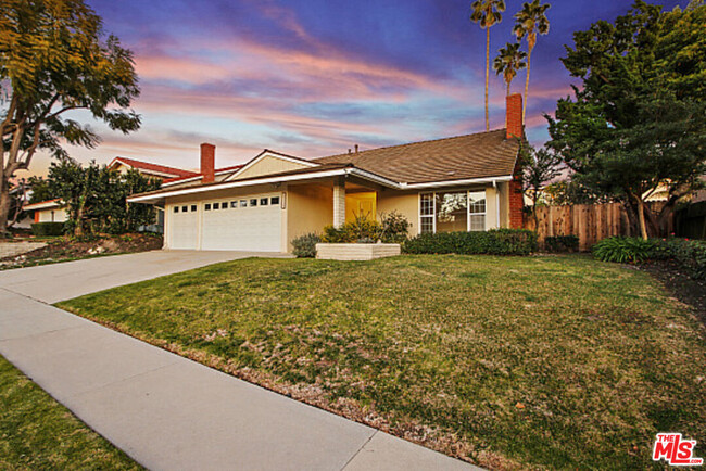 Building Photo - 28404 Meadowmist Dr