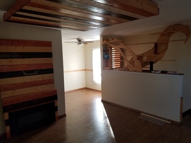 Foto del edificio - 823 Wellington Ave