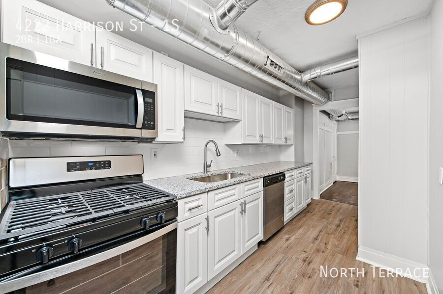 Foto principal - Renovated 1 Bedroom in Hyde Park, near Mid...