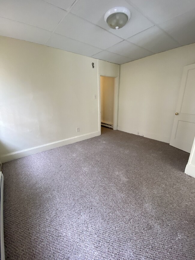 Building Photo - Charming Studio