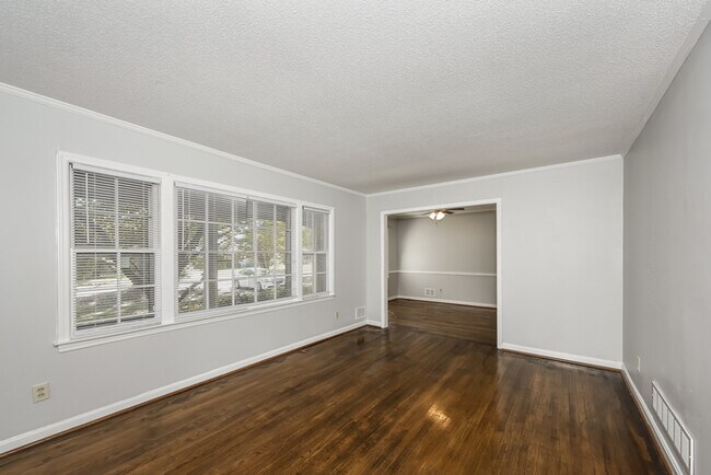 Building Photo - 719 Woodland Hills Rd W