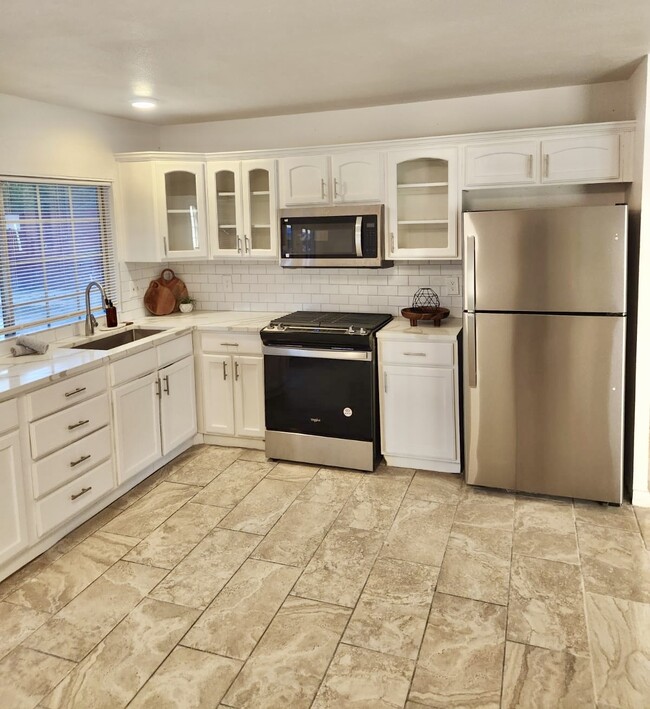 Kitchen with stainless steel appliances included. - 7622 Glen Vista Dr