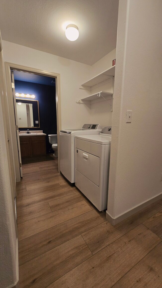 Foto del edificio - 2465 Theresea Ln