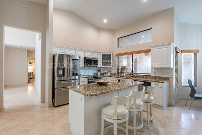 Building Photo - 9910 E Sutton Dr
