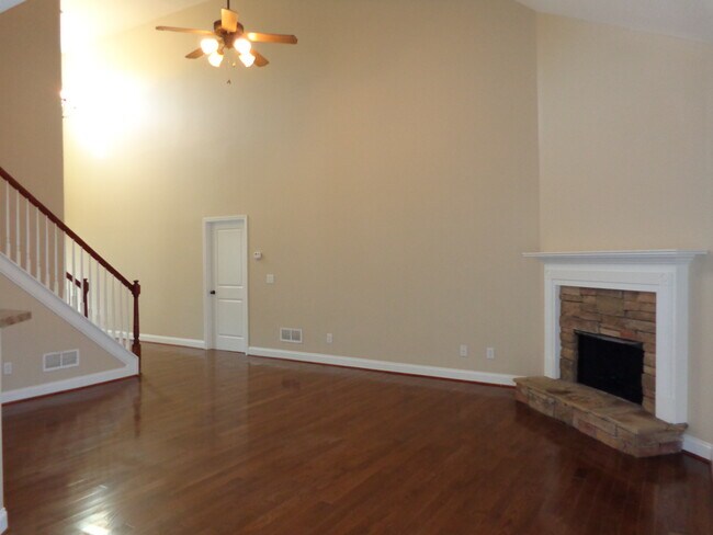 Foto del edificio - 114 Stiles Dr