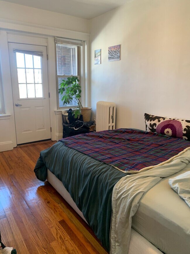 Foto del edificio - 128 Brainerd Rd